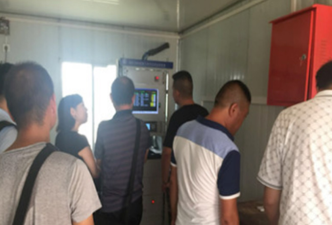 我公司为兴平市某企业进行烟气排放连续监测项目现场图